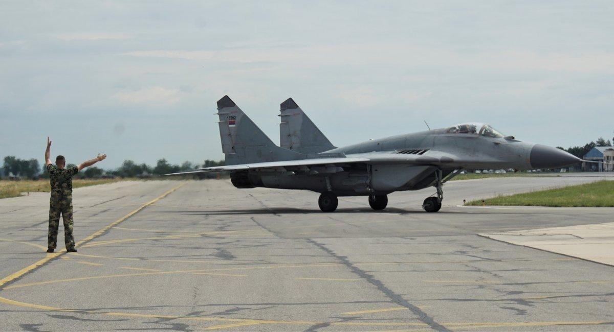 Сербія володіє 14 МиГ-29, 30 Т-72 і "Панцирями", але стикається з труднощами у постачаннях з РФ.