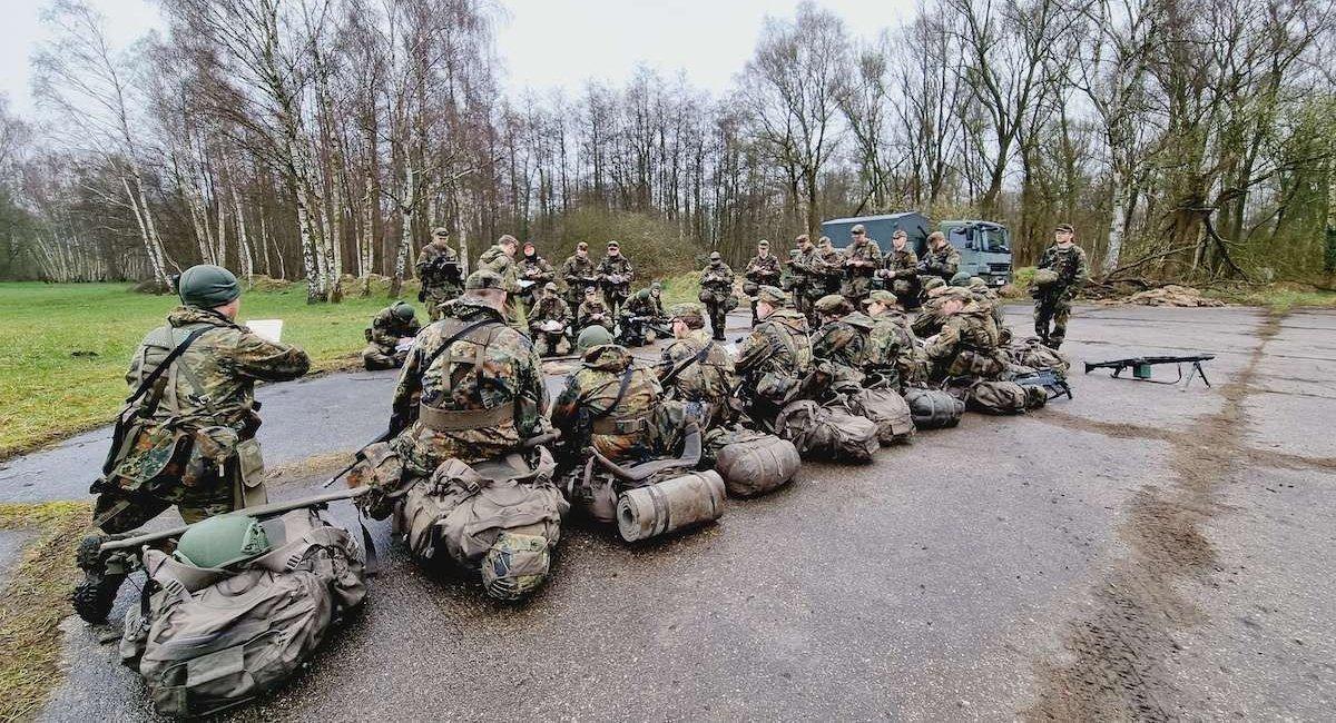 Germans recalled the Heimatschutz from the Cold War era and plan to form a territorial defense division. But is there enough weaponry for this initiative?