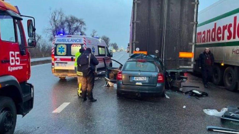 A car nearly drove completely under a truck on the outskirts of Dnipro (PHOTO).