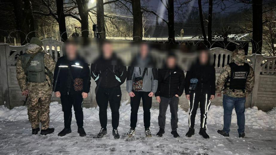 Border guards apprehended a group of friends from Dnipropetrovsk region while they were attempting to enter Slovakia.