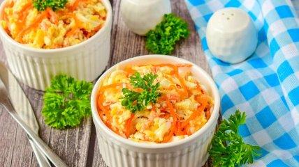 Быстро и просто: приготовьте вкусный салат с сулугуни и корейской морковью. Смотрите наше видео для легкого рецепта!